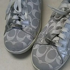 7 1/2 M coach tennis shoes silver white
